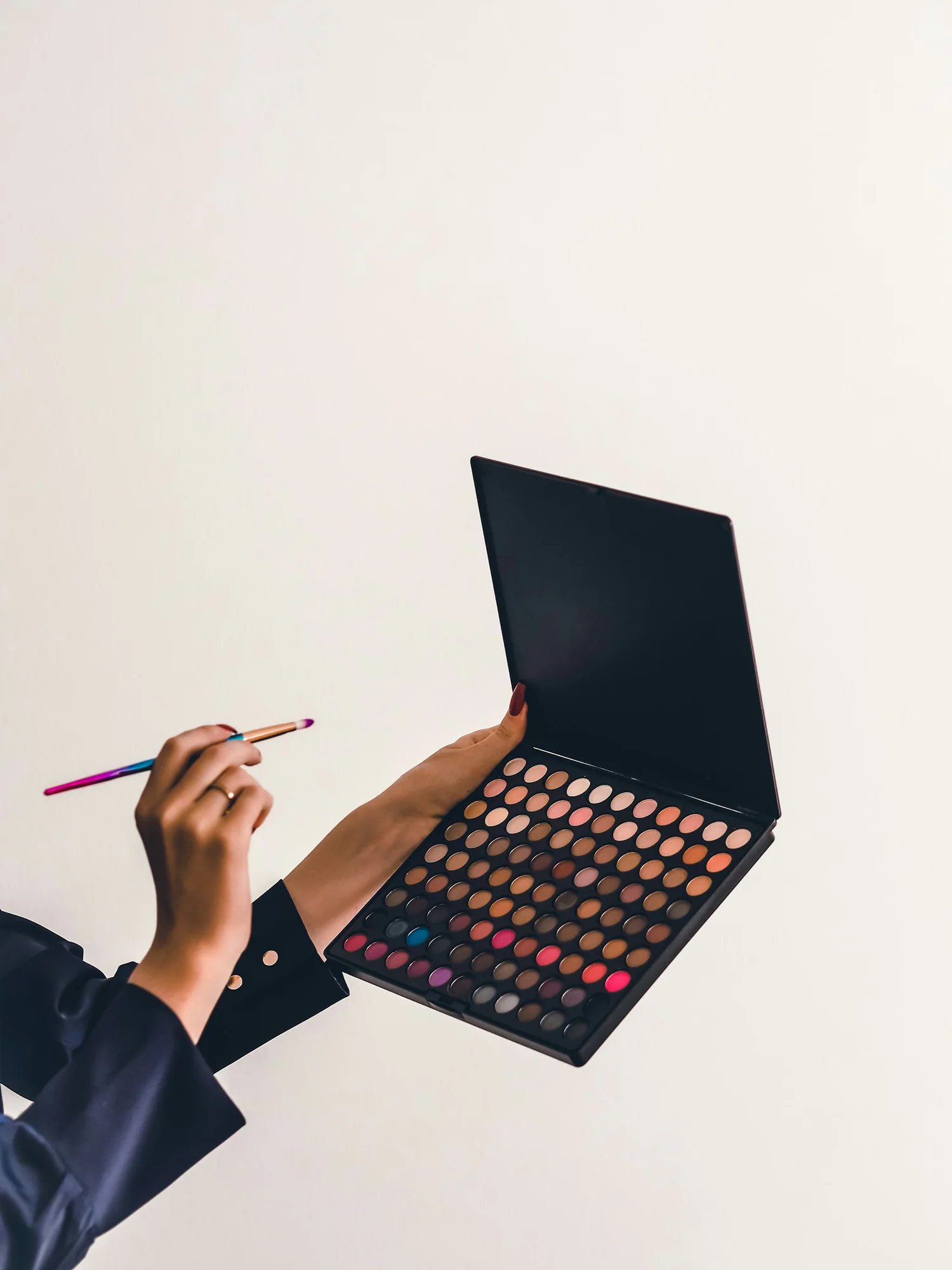 Open 88-colour eyeshadow palette with a brush